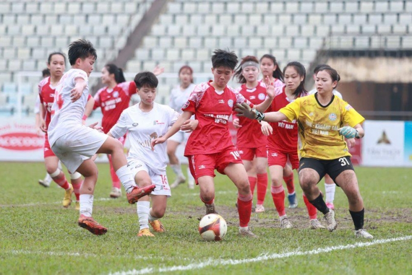 Lưu Hoàng Vân lập hat-trick ấn tượng (Ảnh: VFF)