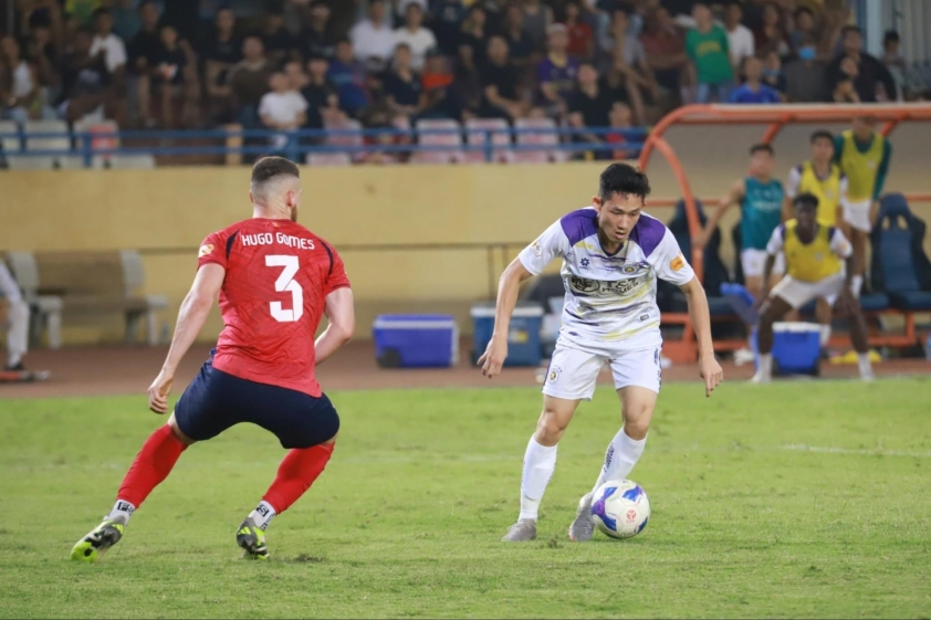 Trực tiếp CAHN 0-1 Hà Nội: Xuân Mạnh nhận thẻ đỏ!!! 640573
