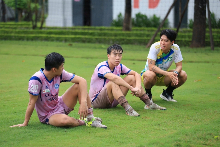 Quang Hải tươi rói ngày 'tái ngộ' Công Phượng, Xuân Trường 692845