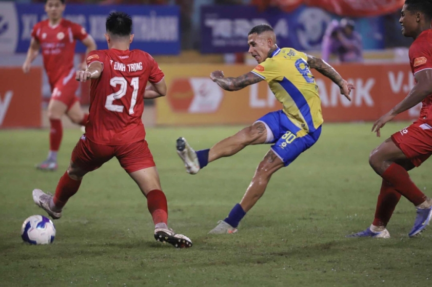Trực tiếp CAHN 1-0 Hà Nội: Leo Artur mở tỉ số!!! 693927