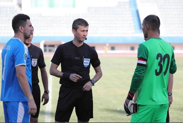 Trọng tài Mammedov Resul điều khiển trận đấu giữa U23 Việt Nam vs U23 Bangladesh