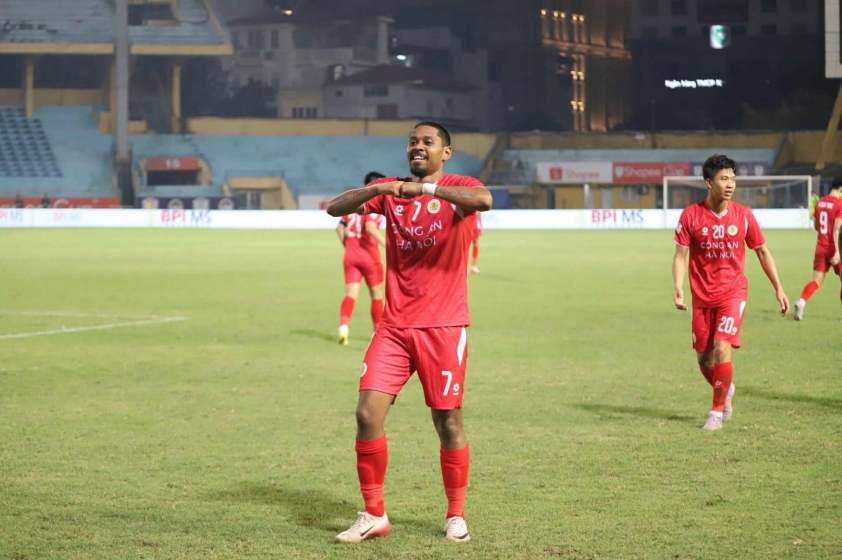 Trực tiếp CAHN 1-0 Cebu: Cao Pendant Quang Vinh lập công!!!!!! 710482