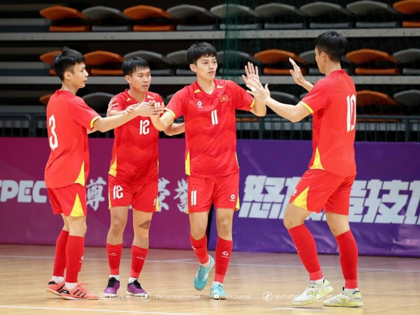 "ĐT Futsal Việt Nam nhận thưởng lớn sau vé VCK Futsal châu Á" 3 553245610_1121861960147716_869057814219366620_n
