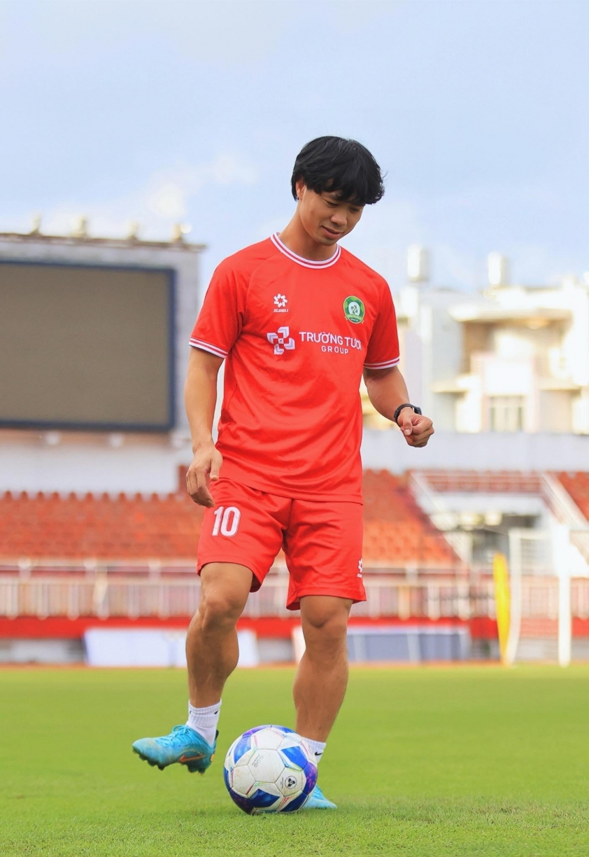Công Phượng chuẩn bị trở lại sân cỏ sau thời gian vắng mặt 4 Công Phượng sẽ trở lại sau 1 tuần nữa
