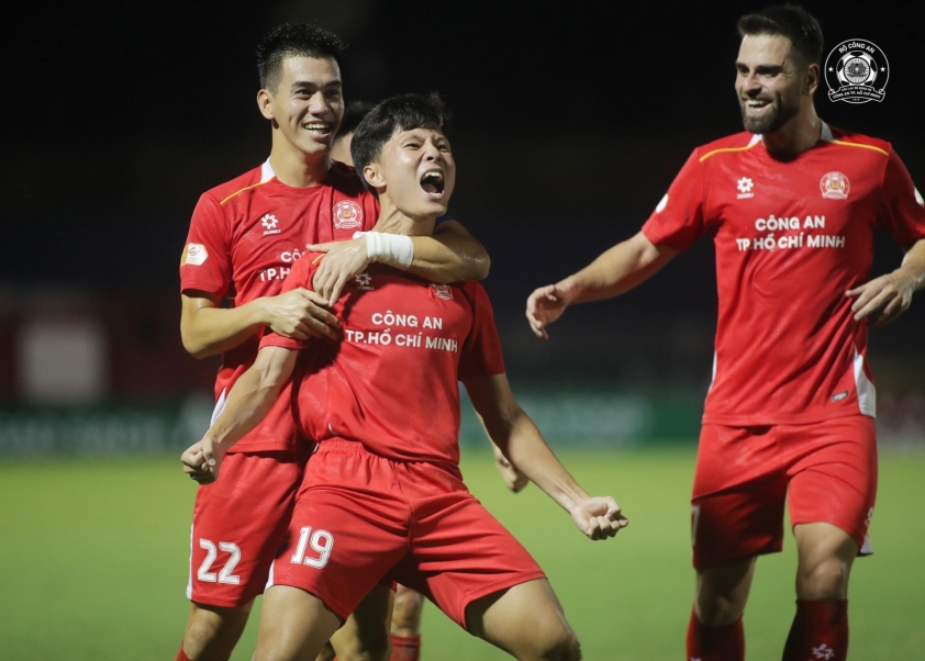"HLV Kim Sang Sik chiêu mộ tiền vệ chất cho U23 Việt Nam" 3 HLV Kim Sang Sik có thêm tiền vệ giỏi cho U23 Việt Nam 712571