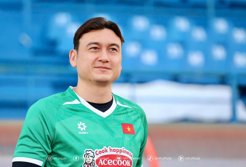 Đặng Văn Lâm hạnh phúc trong ngày trở lại