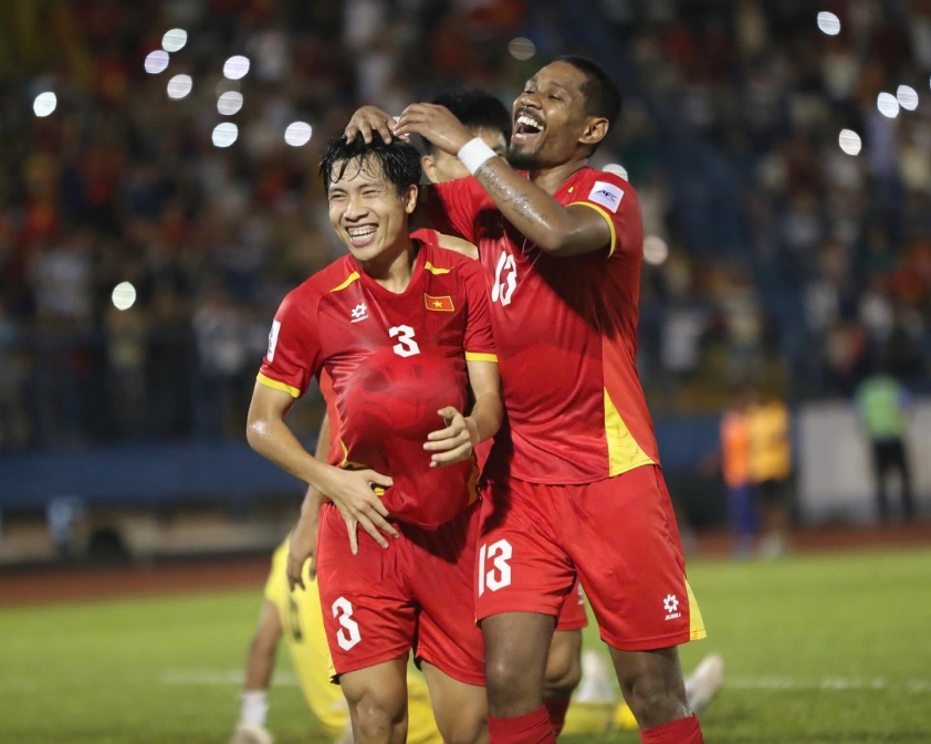 Văn Vĩ ấn định kết quả 3-1 cho ĐT Việt Nam