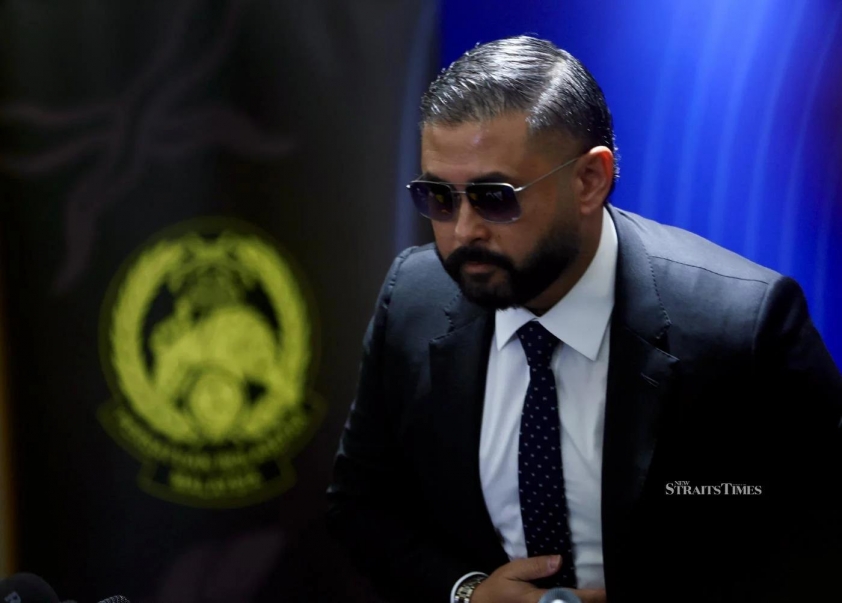 "Giám đốc FAM: 'Không phải VFF, một người đã kiện FIFA tại Việt Nam'" 3 Ông Tunku Ismail Sultan Ibrahim tại buổi họp báo chiều 25/10