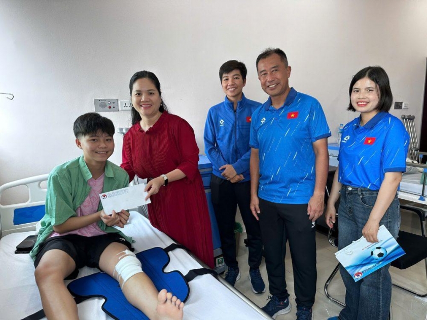 VFF động viên hai cầu thủ Việt Nam bị chấn thương 3 z7163760259106_1ae7686af7222cfbffc1ba87ab21dffd-e1761634504600