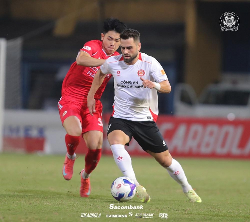 Tiền vệ Úc: 'V-League thi đấu cởi mở, sôi động hơn nhiều' 3 dv360156-2