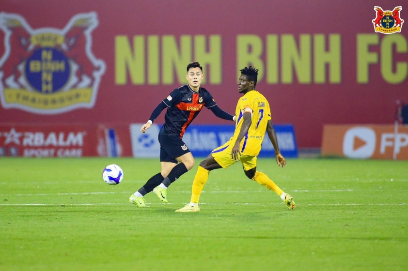 Đức Chiến, Bảo Toàn vắng mặt ở vòng 11 V-League