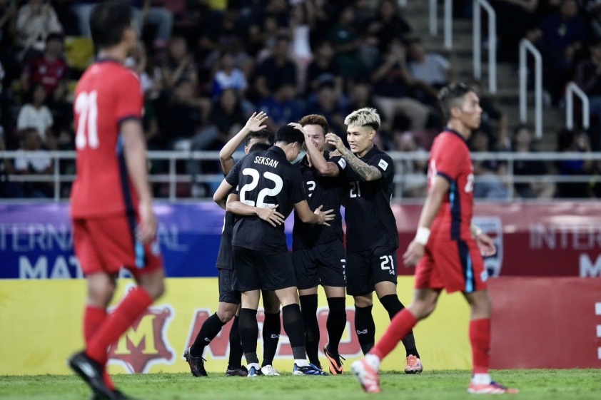 Trực tiếp Thái Lan 3-2 Singapore: Theerathon Bunmathan lập công 740771