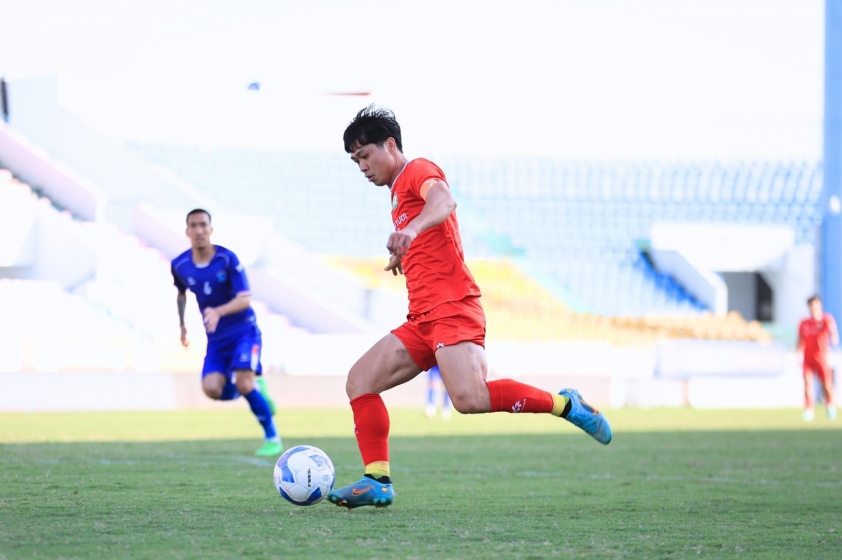 Công Phượng xuất hiện ấn tượng sau thời gian vắng bóng 5 605765569_122216463578047179_4932837828305722661_n