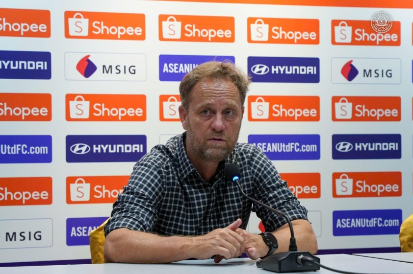 HLV Mano Polking họp báo sau trận đấu