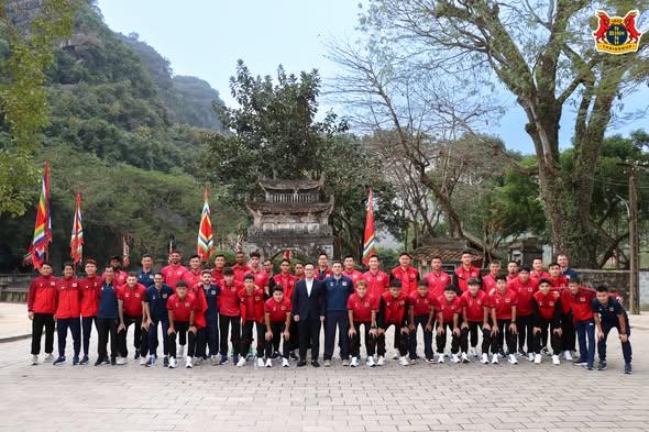 CLB Ninh Bình tổ chức hoạt động ý nghĩa đón Tết Nguyên Đán 2026 4 634764853_122154143108947304_4702689458620726502_n