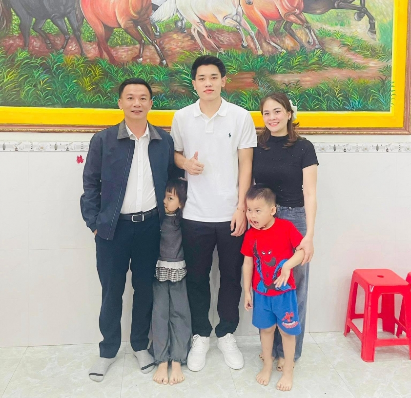 Đình Bắc trở về Nghệ An đón Tết sau trận đấu với CLB CAHN 3 638967846_1449088310169310_2088032396613655853_n