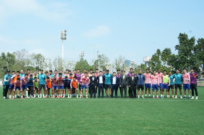 Loạt đội bóng V-League khai xuân vào ngày mùng 4 Tết 796587