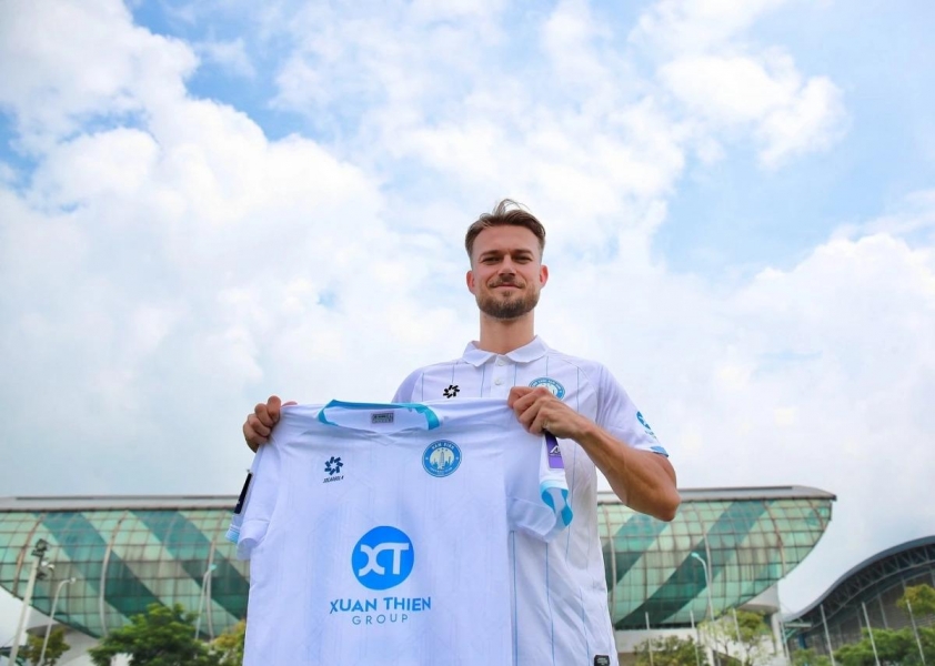 ngoai_binh_cua_clb_nam_dinh_dau_quan_cho_doi_bong_trung_quoc