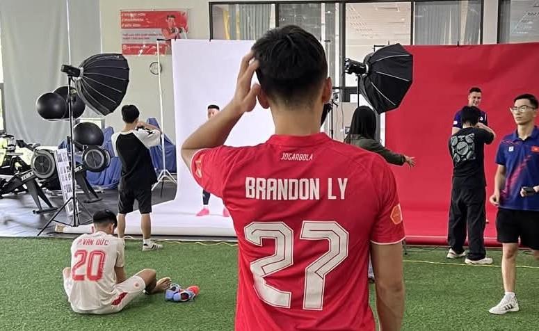 brandon-ly-khoac-ao-so-27
