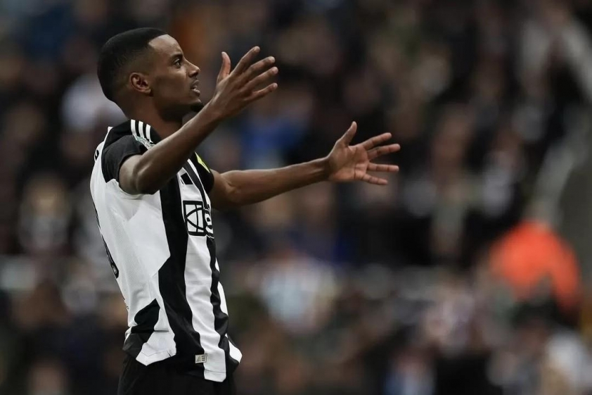 Nhìn lại toàn cảnh lùm xùm giữa Isak và Newcastle-688331