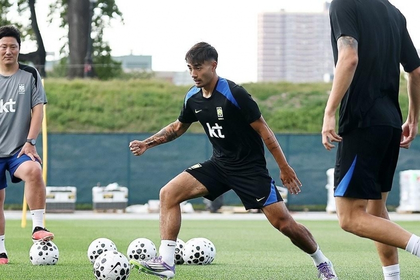 "Ông lớn châu Á chuẩn bị đối đầu 2 đội chủ nhà World Cup 2026" 6 jens-castrop-tap-cung-doi-tuyen-han-quoc