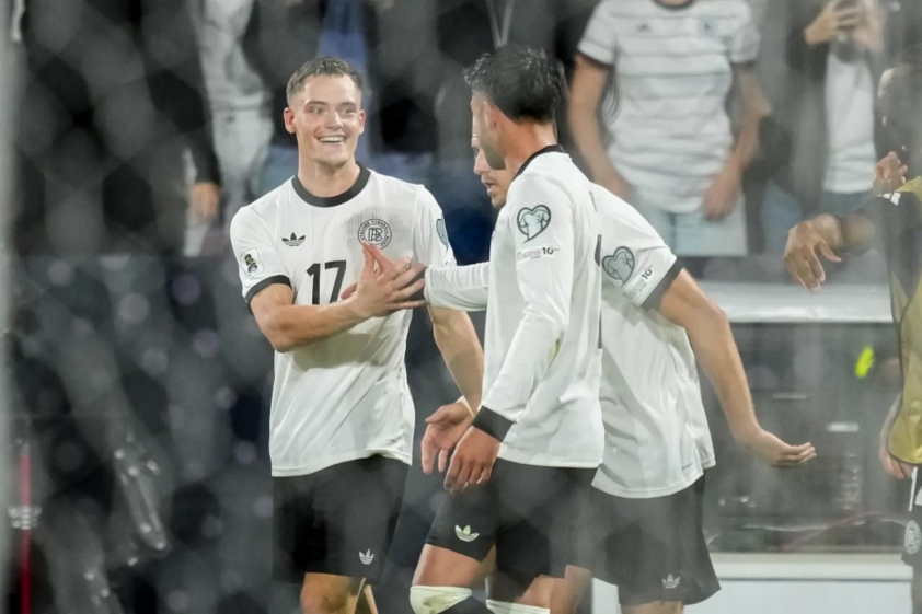 florian-wirtz-celebrates-2509-g