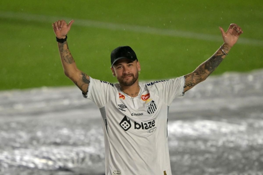 napoli-tung-muon-dua-neymar-tro-lai-chau-au