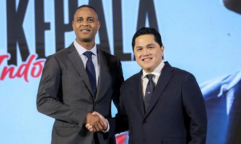 Indonesia chưa sa thải HLV Kluivert vì sếp lớn bận làm đám cưới cho con gái-722031