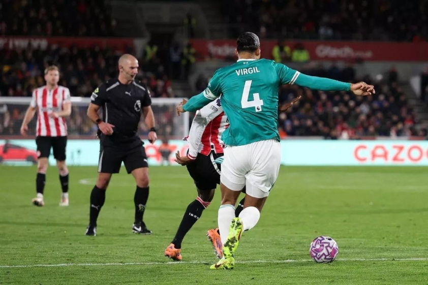 Arne Slot góp ý về VAR, trọng tài Anh lập tức đáp trả 6 0_Brentford-v-Liverpool-Premier