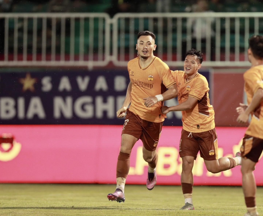 Việt kiều Pháp ghi bàn thắng đầu tiên ở V-League cho đội bóng mới 4 Việt kiều Pháp có bàn thắng đầu tiên tại V-League cho đội bóng mới 729257