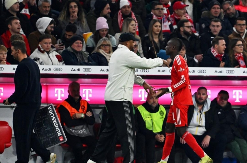 HLV Kompany bênh vực Nicolas Jackson trước sóng gió dư luận 5 HLV Kompany lên tiếng bảo vệ Nicolas Jackson 732539