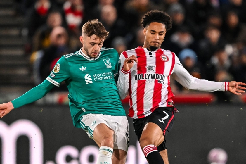 HLV Arne Slot khen ngợi 'truyền nhân Trent Arnold', không phải Salah 5 Hậu vệ trẻ người Bắc Ireland liên tục được đá chính do Frimpong gặp chấn thương