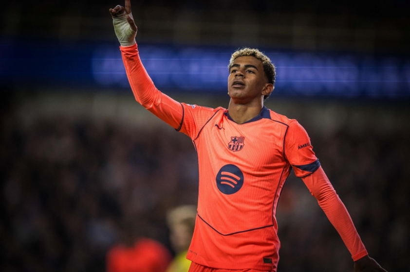 Lamine Yamal: Chấn thương háng không liên quan đến chuyện tình cảm 4 lamine-yamal-tiep-tuc-the-hien-phong-do-cao-tren-san-co