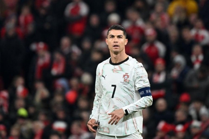 Ronaldo kêu gọi CĐV đối thủ... la ó mình 740178