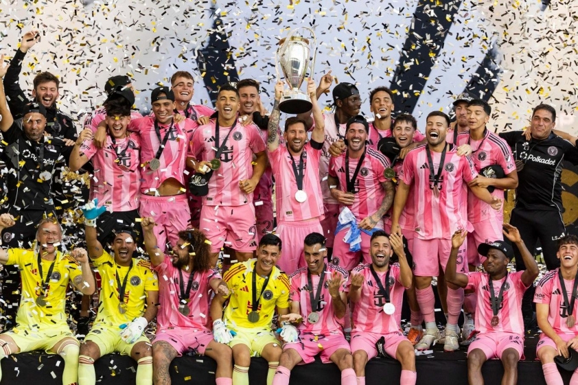 Nhìn lại bóng đá thế giới 2025: Đỉnh cao PSG, vực sâu MU 767782