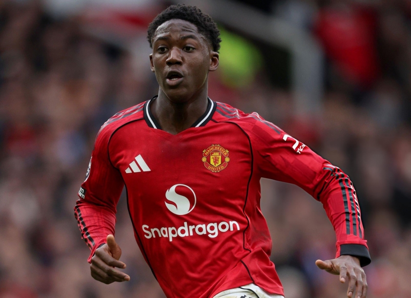 vi-the-cua-kobbie-mainoo-thay-doi-ro-ret-sau-khi-michael-carrick-xuat-hien