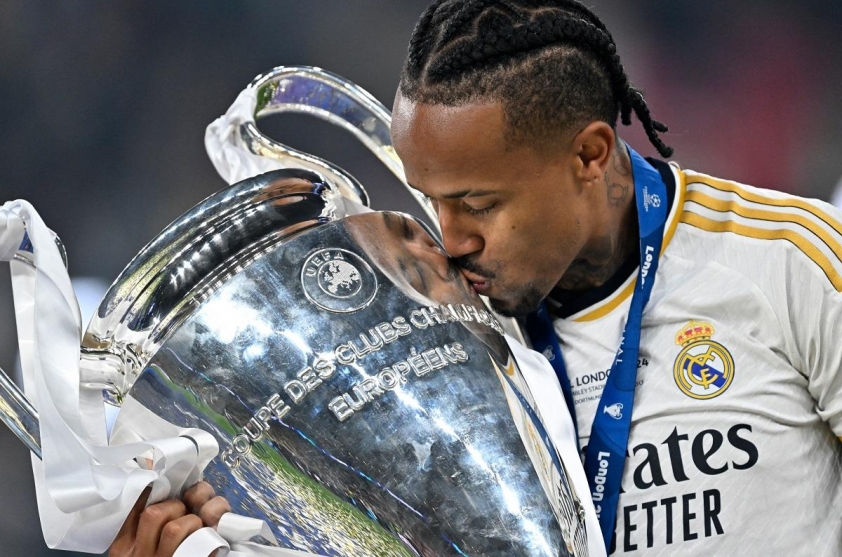 MU dùng 40 triệu hỏi mua hậu vệ 2 lần vô địch Champions League 791911