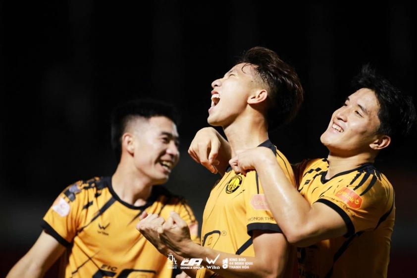 Lộ diện đội xuống hạng đầu tiên ở V-League 2025/26? 793620