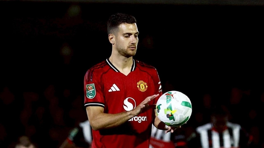 MU thay Diogo Dalot bằng cầu thủ ném biên hay nhất Ngoại hạng Anh 794119