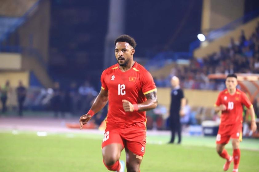 Báo Thái Lan 'chê bai' ngoại hình Nguyễn Xuân Son, HLV Kim Sang-sik lập tức lên tiếng