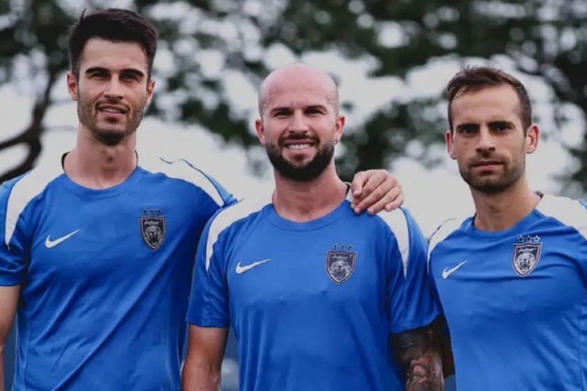 "3 cầu thủ gian lận nhập tịch Malaysia gây chú ý trong ngày trở lại" 4 ANH (59)