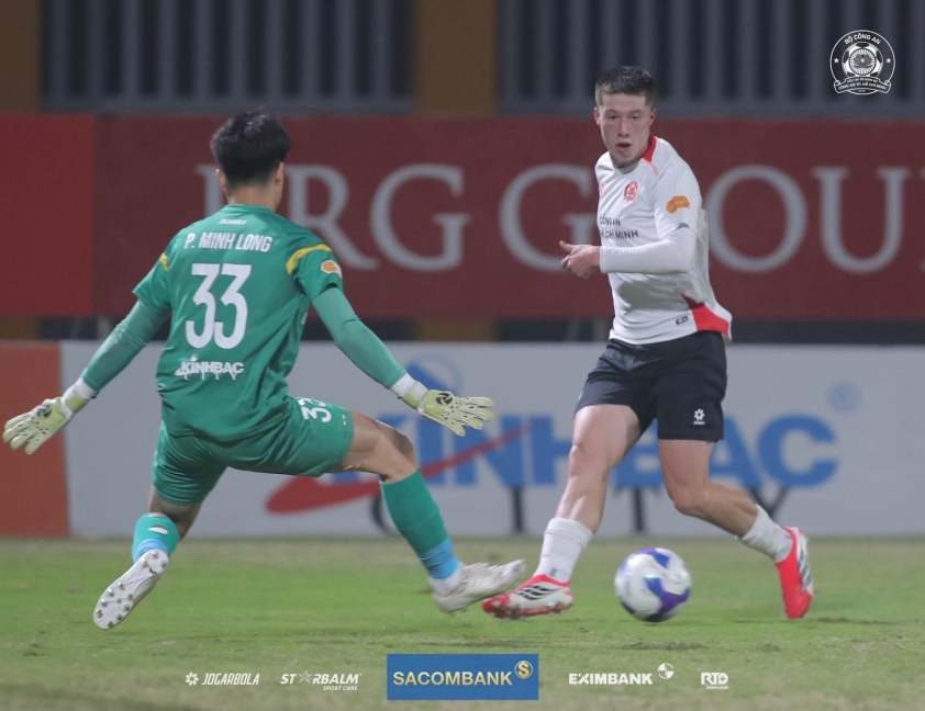 Vừa ghi bàn, Việt kiều cực hiếm bất ngờ đón tin không vui ở Việt Nam 788742