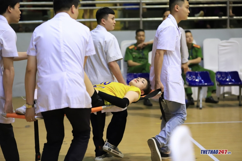Bóng chuyền nữ Việt Nam nhận hung tin trước thềm SEA Games, HLV trưởng méo mặt  265008