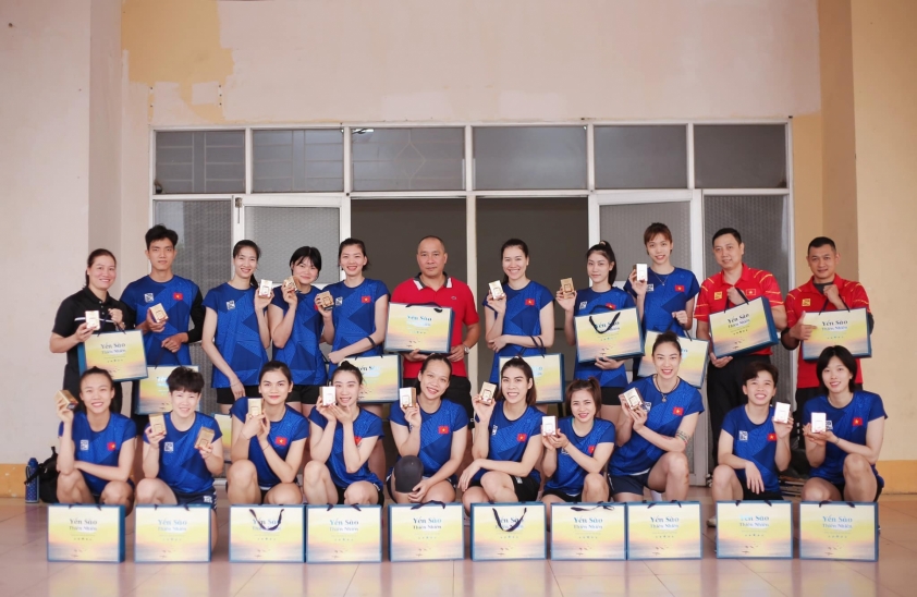 Bóng chuyền nữ Việt Nam nhận hung tin trước thềm SEA Games, HLV trưởng méo mặt  265009