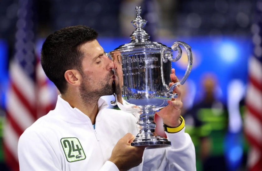 Huyền thoại John McEnroe nói lời hoa mỹ về sự vĩ đại của Novak Djokovic 325934