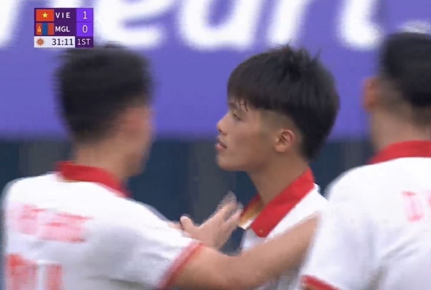Trực tiếp Việt Nam 2-0 Mông Cổ: Quốc Việt ghi cú đúp 329051