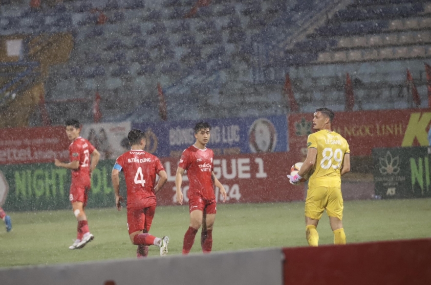 Trực tiếp Viettel 0-0 TPHCM: Tìm bàn mở tỷ số-483857