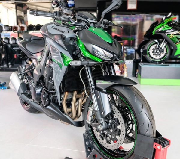 Kawasaki Z1000 được trang bị hệ thống phuộc cao cấp