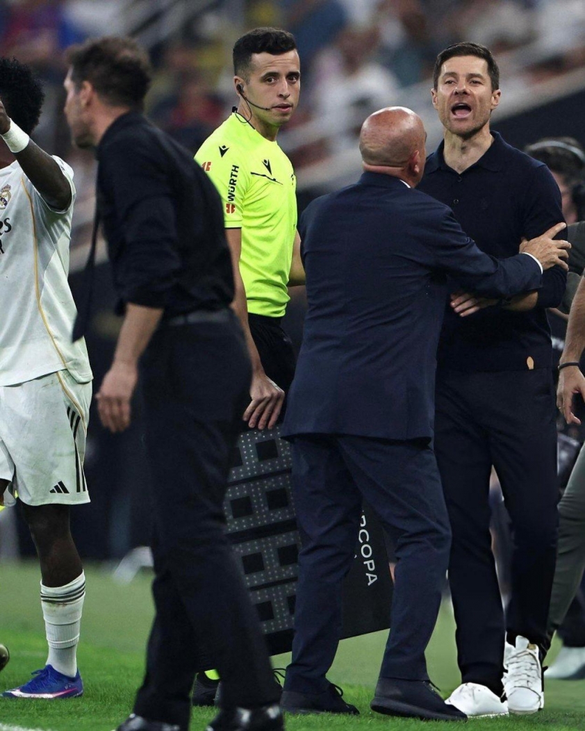Vinicius Jr. nổi giận, suýt lao vào Simeone vì lời khiêu khích sốc 7 Vinicius Jr nổi điên, suýt lao vào Simeone sau lời khiêu khích gây sốc 775511