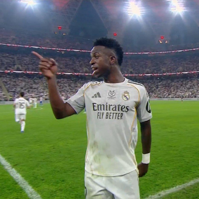 Vinicius Jr. nổi giận, suýt lao vào Simeone vì lời khiêu khích sốc 6 Vinicius Jr suýt lao vào Diego Simeone sau phát ngôn gây sốc bên đường biên 775509